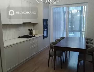 4-комнатная квартира, этаж 4 из 5, 148 м²