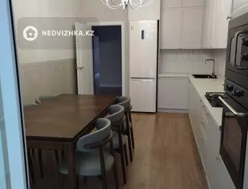 4-комнатная квартира, этаж 4 из 5, 148 м²