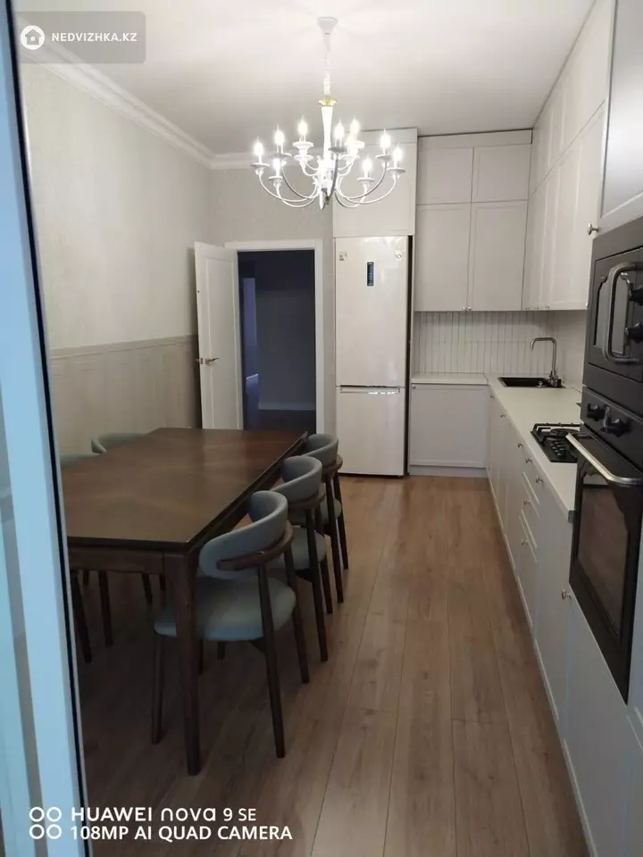 4-комнатная квартира, этаж 4 из 5, 148 м², фотография 3