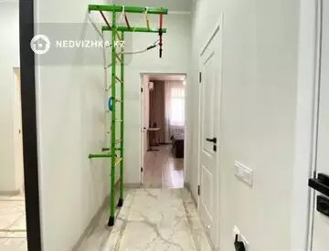3-комнатная квартира, этаж 4 из 10, 94 м²