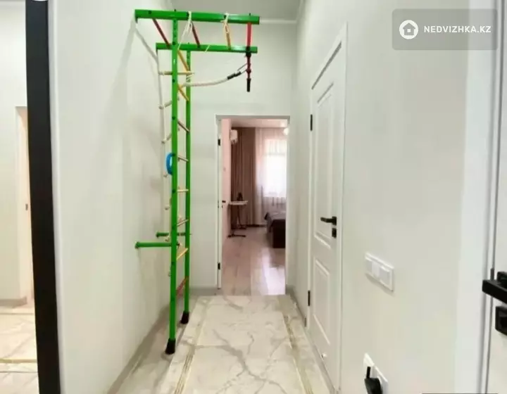 3-комнатная квартира, этаж 4 из 10, 94 м², фотография 5