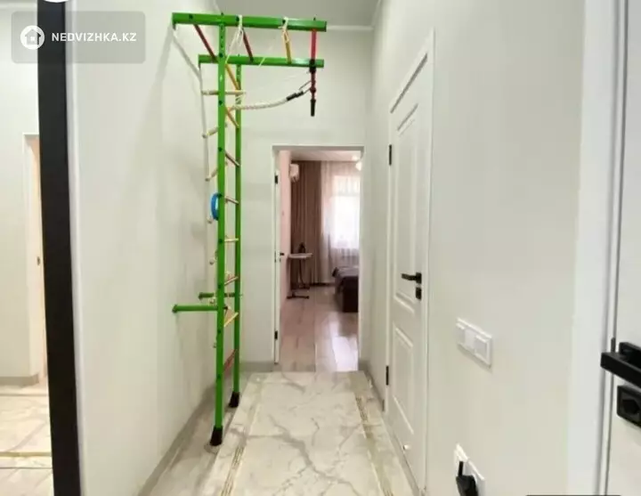 3-комнатная квартира, этаж 4 из 10, 94 м², фотография 5