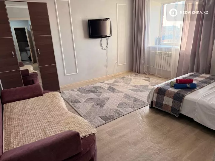 1-комнатная квартира, этаж 5 из 5, 45 м², Посуточно, фотография 3