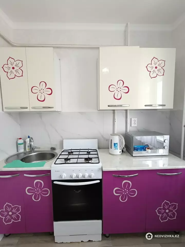 4-комнатная квартира, этаж 2 из 5, 38 м², Посуточно