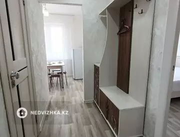 4-комнатная квартира, этаж 2 из 5, 38 м², Посуточно, миниатюра 8