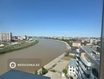 3-комнатная квартира, этаж 12 из 17, 100 м², На длительный срок