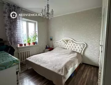 4-комнатная квартира, этаж 4 из 5, 80 м²