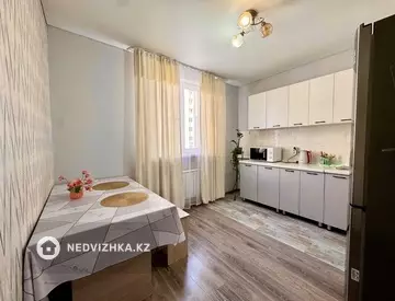 1-комнатная квартира, этаж 7 из 12, 38 м², Посуточно