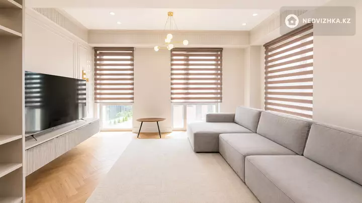 4-комнатная квартира, этаж 3 из 4, 133 м², фотография 2