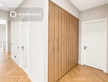 5-комнатная квартира, этаж 3 из 4, 133 м², миниатюра 7