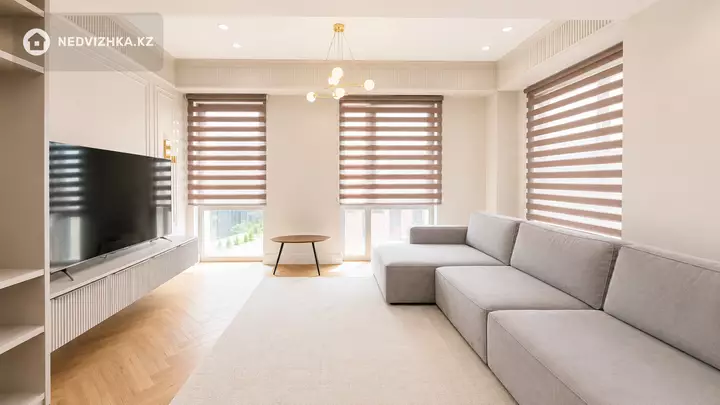 5-комнатная квартира, этаж 3 из 4, 133 м², фотография 2