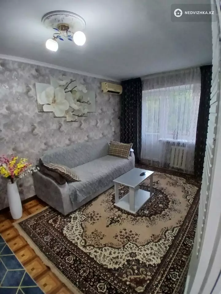 2-комнатная квартира, этаж 2 из 4, 48 м², Посуточно, 2-фотосурет