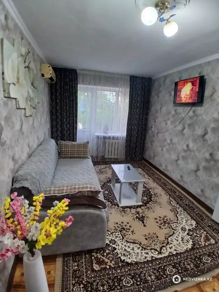2-комнатная квартира, этаж 2 из 4, 48 м², Посуточно