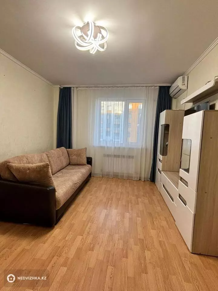 2-комнатная квартира, этаж 13 из 18, 52 м², фотография 2