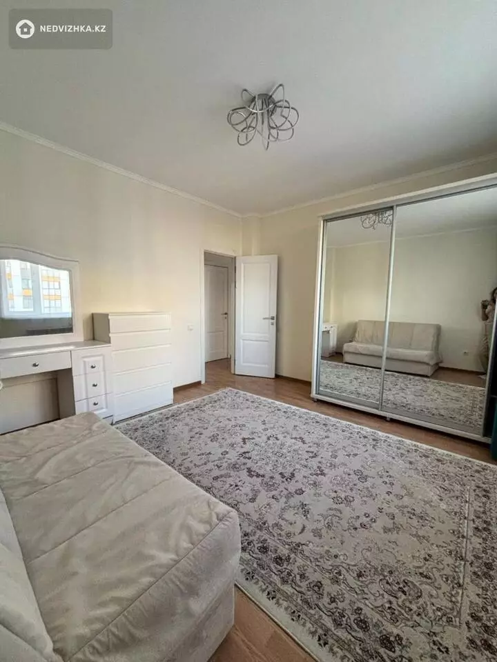 2-комнатная квартира, этаж 13 из 18, 52 м², фотография 3