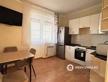 2-комнатная квартира, этаж 13 из 18, 52 м², миниатюра 4