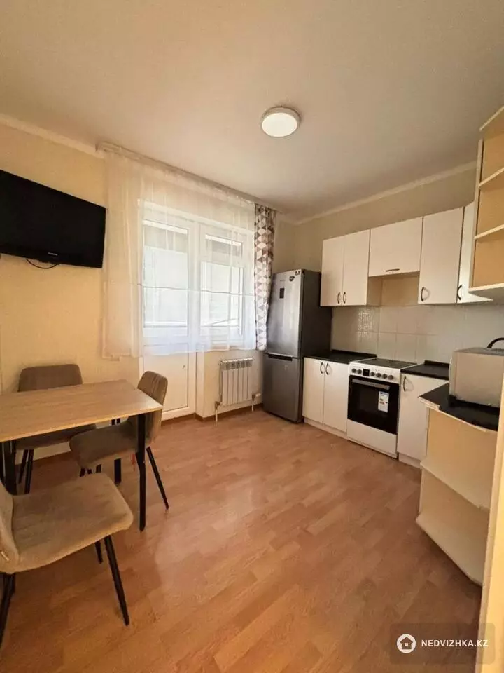 2-комнатная квартира, этаж 13 из 18, 52 м², фотография 4