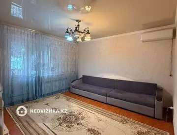2-комнатная квартира, этаж 3 из 12, 54 м², На длительный срок
