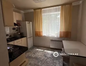 2-комнатная квартира, этаж 3 из 12, 54 м², На длительный срок