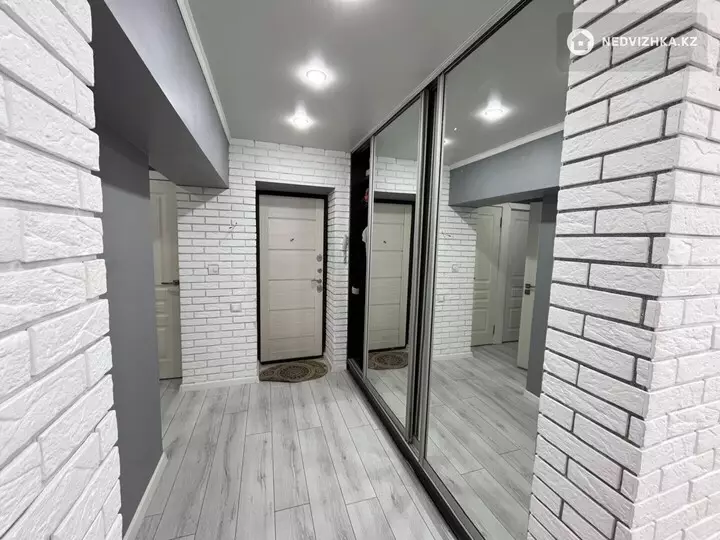 3-комнатная квартира, этаж 2 из 3, 70 м², На длительный срок, фотография 2