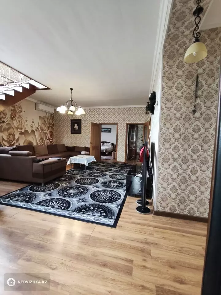 5-комнатный дом, 6.6 соток, 210 м², фотография 2