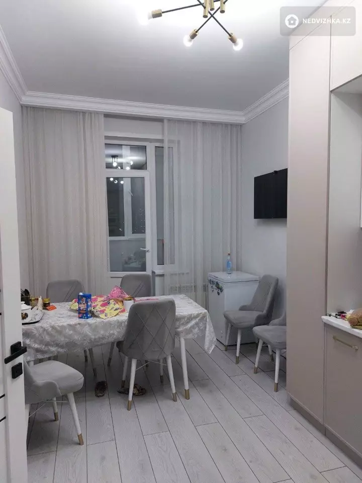3-комнатная квартира, этаж 4 из 11, 101 м², 5-фотосурет