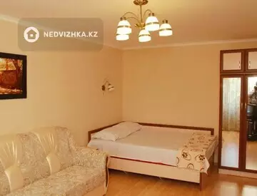 1-комнатная квартира, этаж 3 из 3, 33 м², Посуточно, миниатюра 2