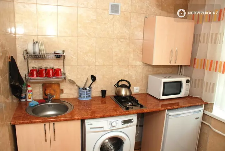 1-бөлмелі пәтер, қабат 2 барлық қабат саны 3, 33 м², Посуточно, 3-фотосурет