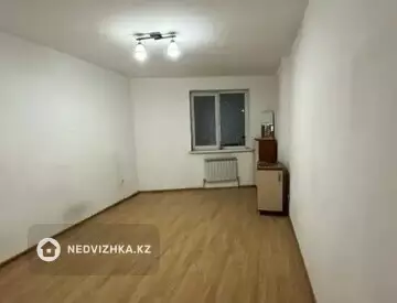2-комнатная квартира, этаж 4 из 12, 70 м², миниатюра 4