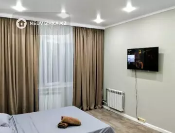 1-комнатная квартира, этаж 4 из 5, 38 м², Посуточно
