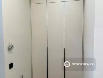 1-комнатная квартира, этаж 9 из 10, 35 м², Посуточно