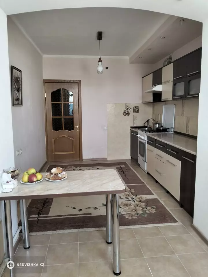3-комнатная квартира, этаж 4 из 5, 77 м², фотография 2