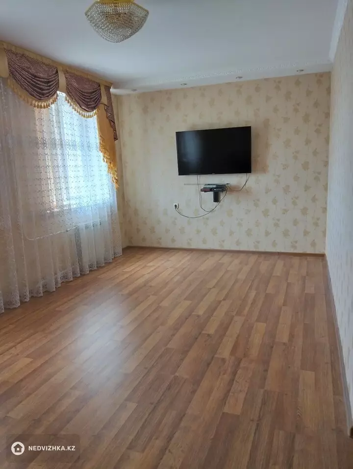 3-комнатная квартира, этаж 4 из 5, 77 м², фотография 3