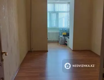 3-комнатная квартира, этаж 4 из 5, 77 м², миниатюра 4