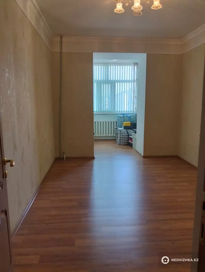 3-комнатная квартира, этаж 4 из 5, 77 м², фотография 4