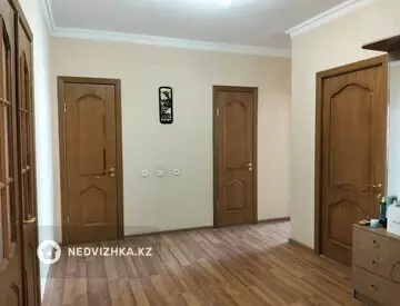3-комнатная квартира, этаж 4 из 5, 77 м², миниатюра 7