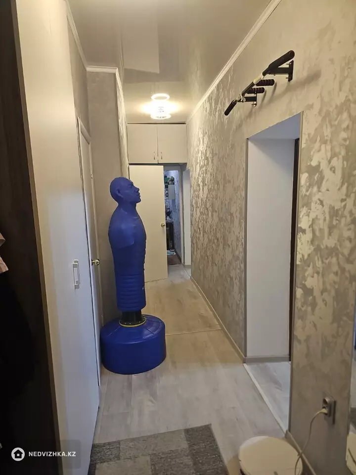 2-комнатная квартира, этаж 2 из 2, 65 м², фотография 3