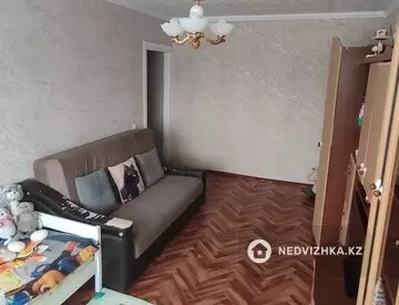 2-комнатная квартира, этаж 3 из 5, 44 м², миниатюра 2