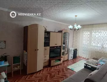 2-комнатная квартира, этаж 3 из 5, 44 м², миниатюра 3