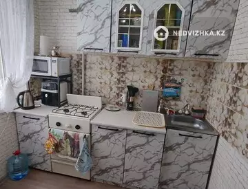 2-комнатная квартира, этаж 3 из 5, 44 м², миниатюра 4