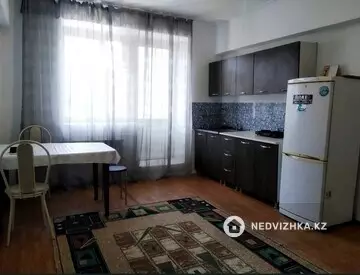 2-комнатная квартира, этаж 4 из 5, 37 м², миниатюра 1