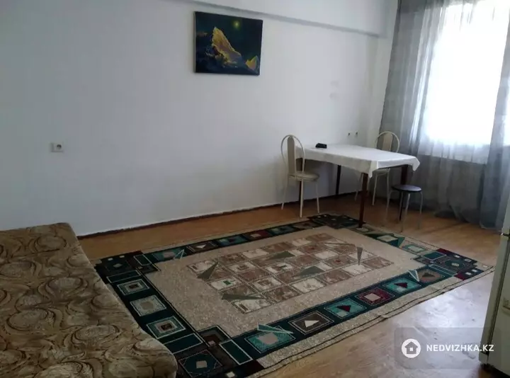 2-комнатная квартира, этаж 4 из 5, 37 м², фотография 3