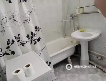 2-комнатная квартира, этаж 4 из 5, 37 м², миниатюра 11
