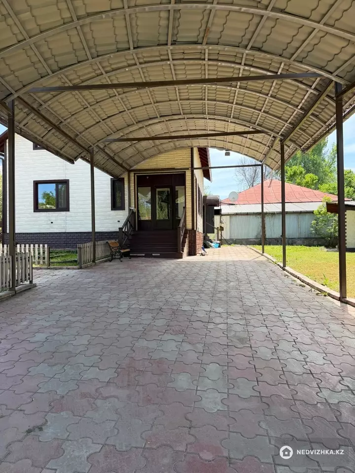 5-комнатный дом, 7 соток, 225 м²