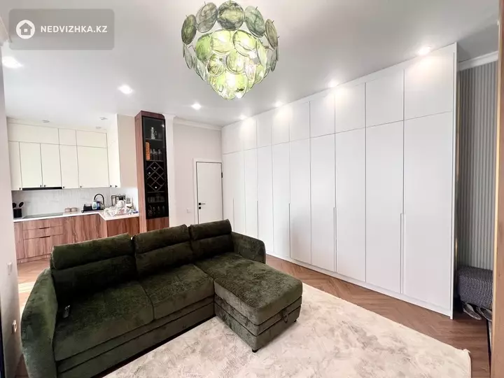 2-комнатная квартира, этаж 8 из 12, 46 м², фотография 2