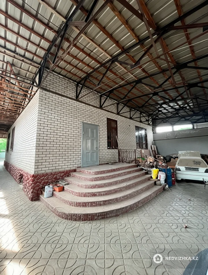 8-комнатный дом, 9 соток, 562 м², фотография 2