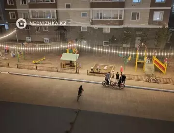 3-комнатная квартира, этаж 3 из 10, 65 м², миниатюра 2