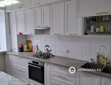 4-комнатная квартира, этаж 4 из 6, 83 м²
