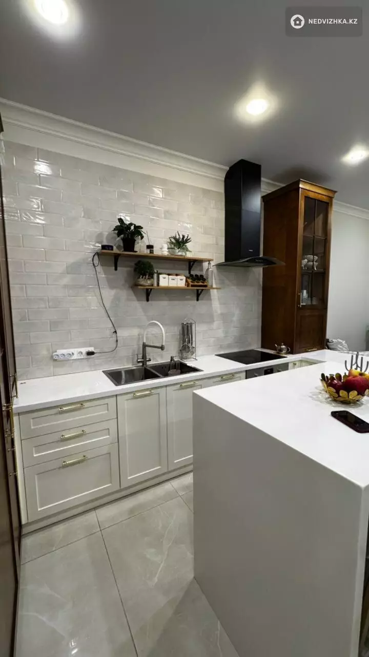 3-комнатная квартира, этаж 2 из 8, 120 м², фотография 3