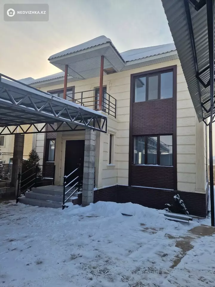 7-комнатный дом, 5 соток, 240 м²